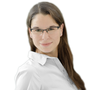 Profilbild von Elisabeth Bölter, weißer Hintergrund, Brille, lange braune Haare, weiße Bluse